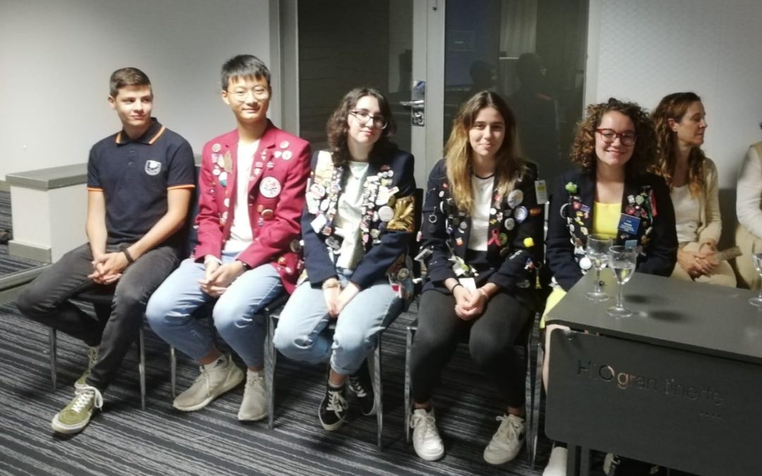 Los estudiantes de intercambio del Rotary Club Tenerife Sur 2018/2019 visitan el club.