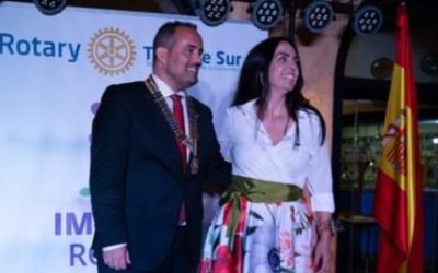 Raquel Arroyo cede el collar presidencial de Rotary Club Tenerife Sur al nuevo presidente Marcos Afonso