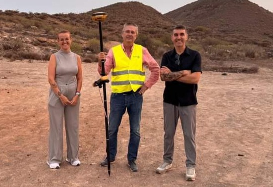 Hoy han comenzado los trabajos de medición, replanteo y posterior vallado de la GRANJA SENSORIAL ROTARY TENERIFE SUR.