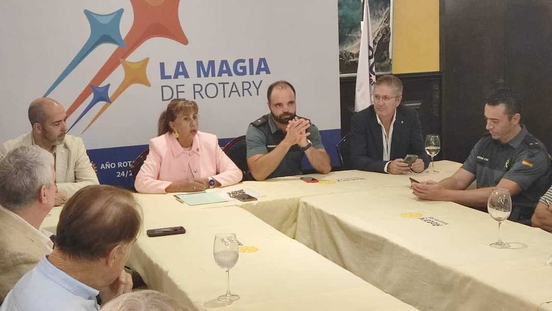 Nos visitó el comandante Leonardo Rey Rodríguez, Jefe de la Compañía de la Guardia Civil de Playa de Las Américas