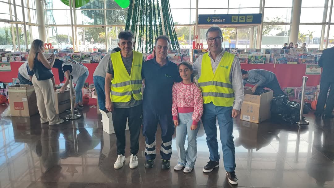 Agradecimiento a Sergio González y al resto de trabajadores de Titsa por la donación de Juguetes