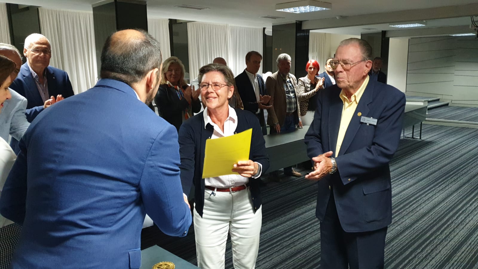 Visita de la Sra. Monica Zethelius acompañada de nuestro socio de Honor, Lennart Fröberg para entregar la cantidad de 510€ para nuestro Proyecto «Un Niño, Una Comida, Un Libro. Muchas gracias al Club Escandinavo Sur