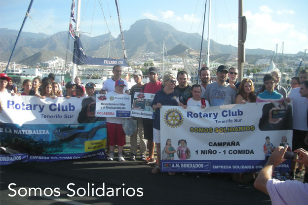 Paseo en barco con niños de la Asociación San Juan acompañados del campeón del mundo Umberto Pelizzari.