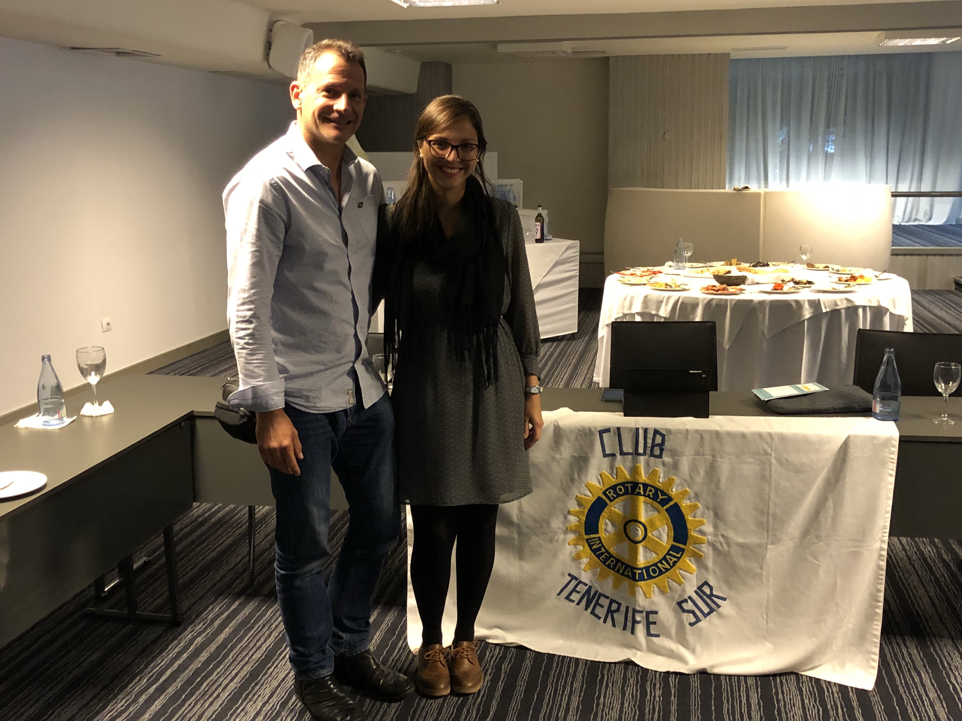 Visita de Romina Rey, psicologa, beneficiaria de las becas instituidas por el Rotary a estudiantes de la Universidad de la Laguna.