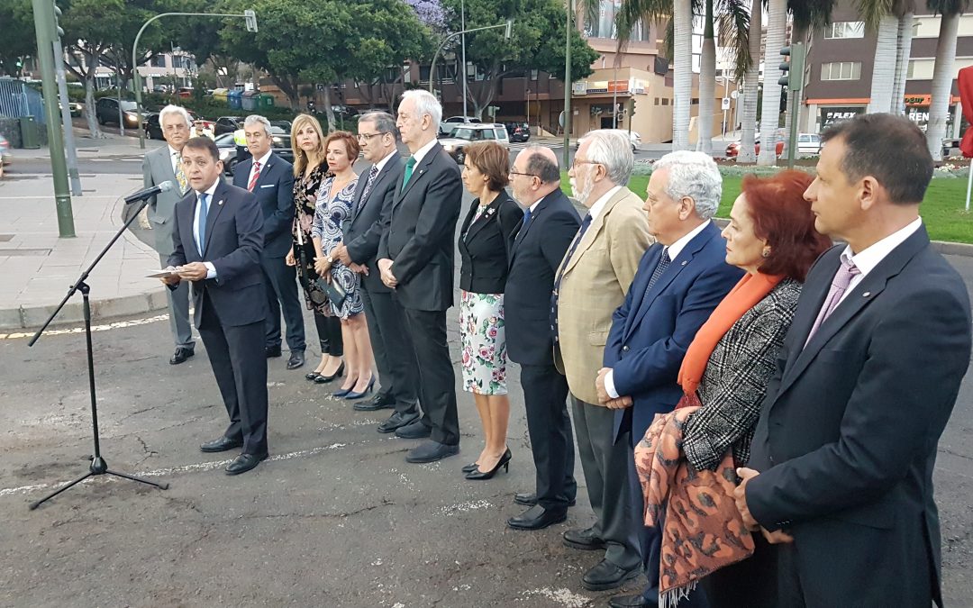 Video: Santa Cruz de Tenerife bautiza una de sus principales rotondas con el nombre de «Rotary Club»