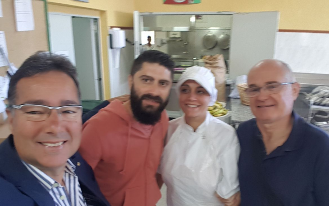 Miembros de Rotary Club Tfe. Sur visitan las instalaciones del colegio de primaria de Los Olivos en Adeje