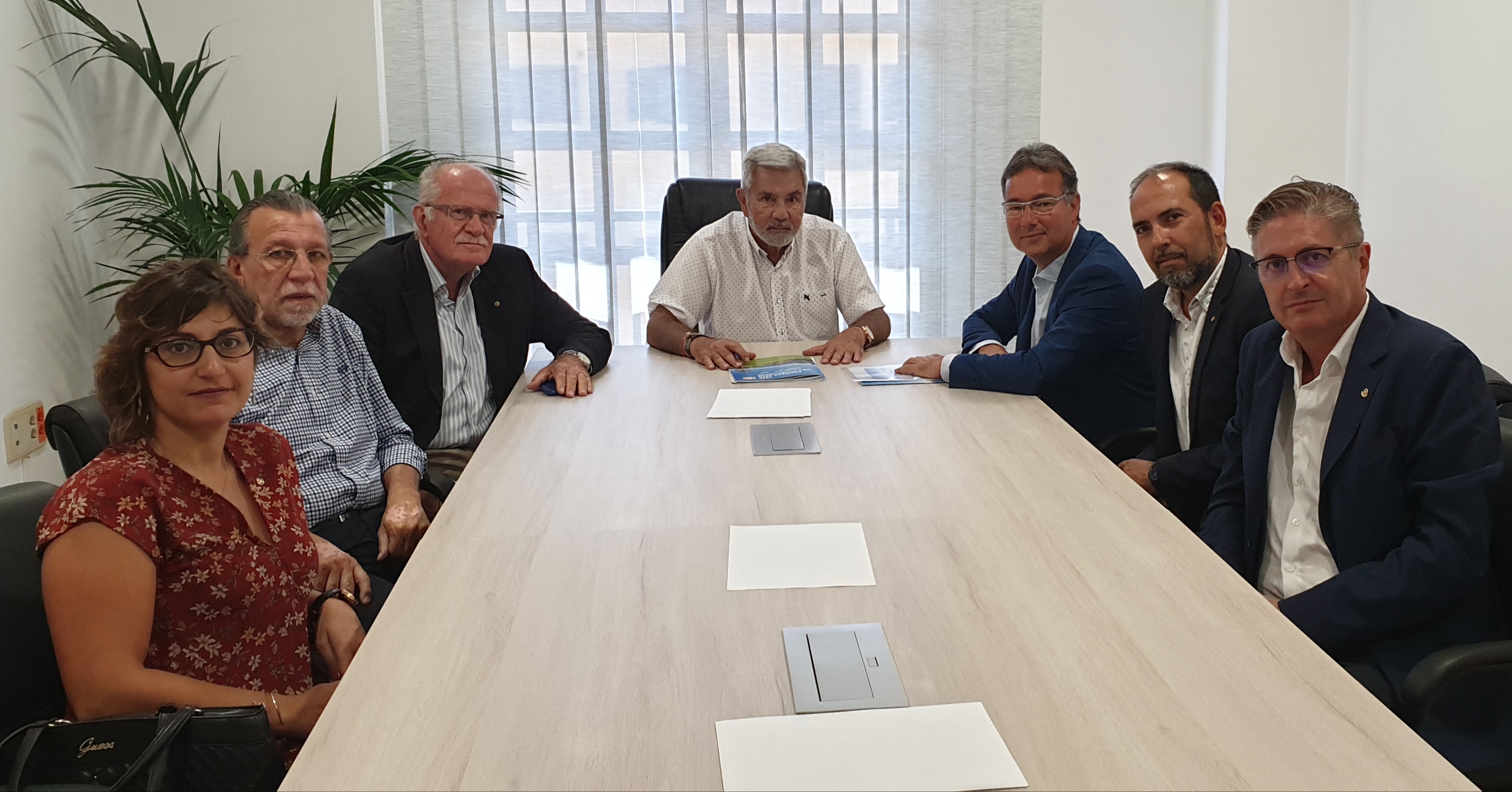 Miembros de la directiva del Rotary Club Tenerife Sur Visitan al alcalde de Adeje