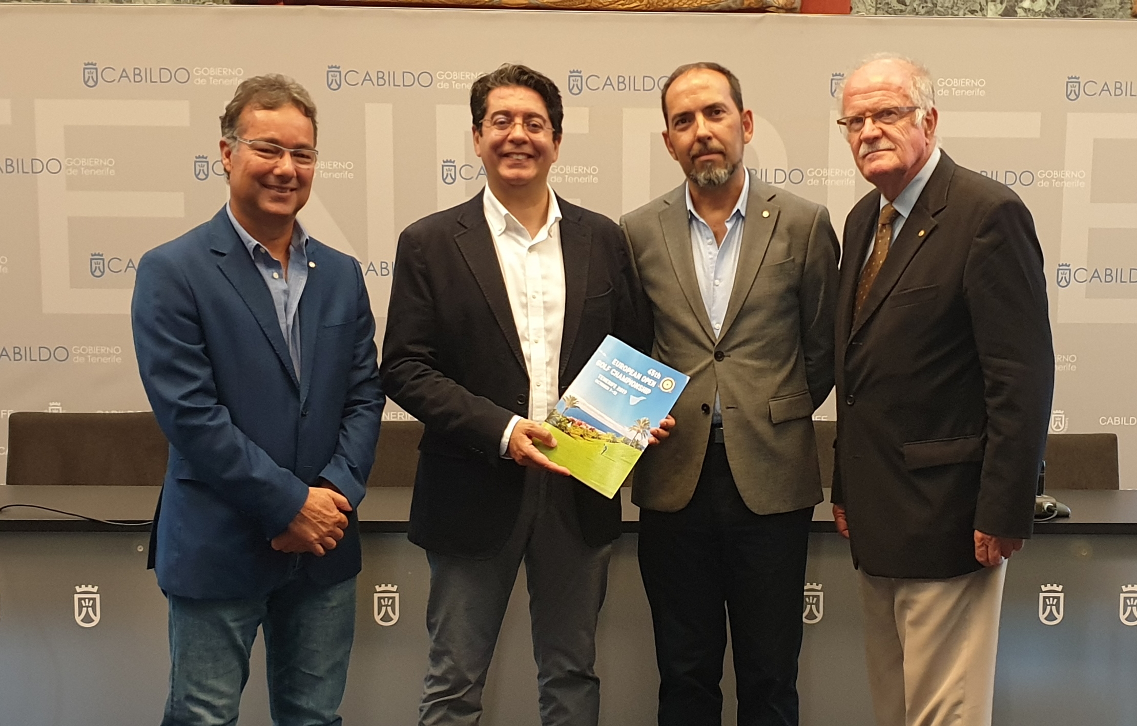 El presidente del comité organizador del 45 Campeonato Europeo de Golf Rotary se reúne con Pedro Martín, presidente del Cabildo de Tenerife.