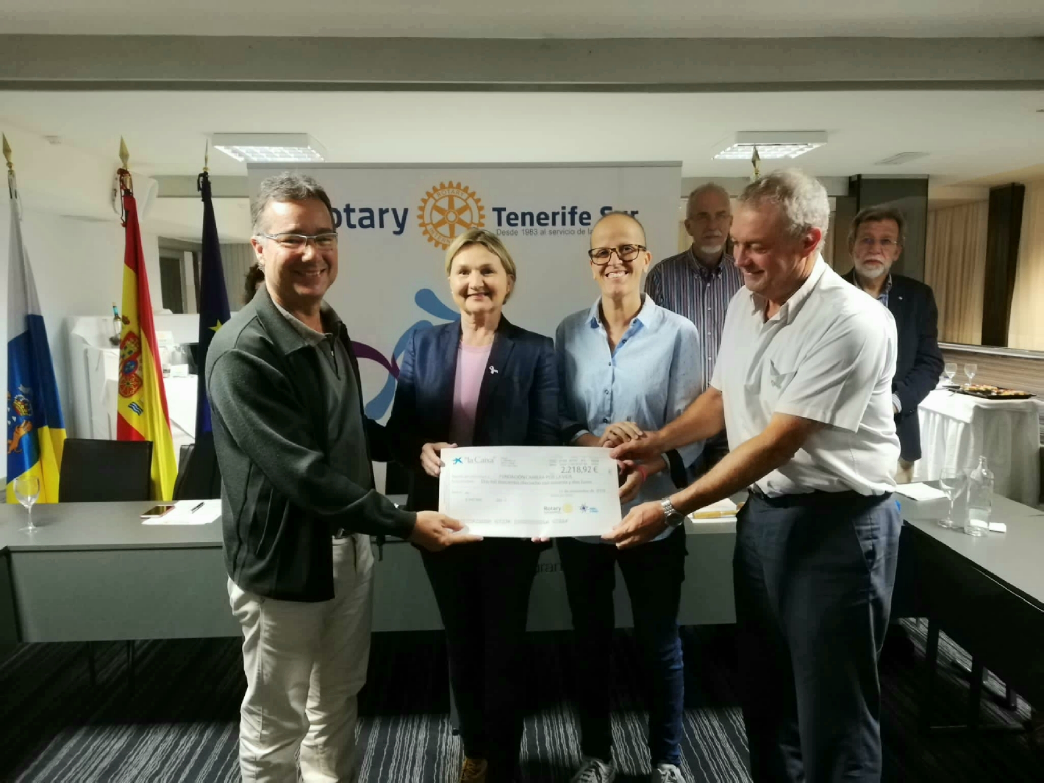 Rotary Club Tenerife Sur dona 2.218,92 euros a la Fundación Carrera por la Vida para la lucha contra el cáncer.
