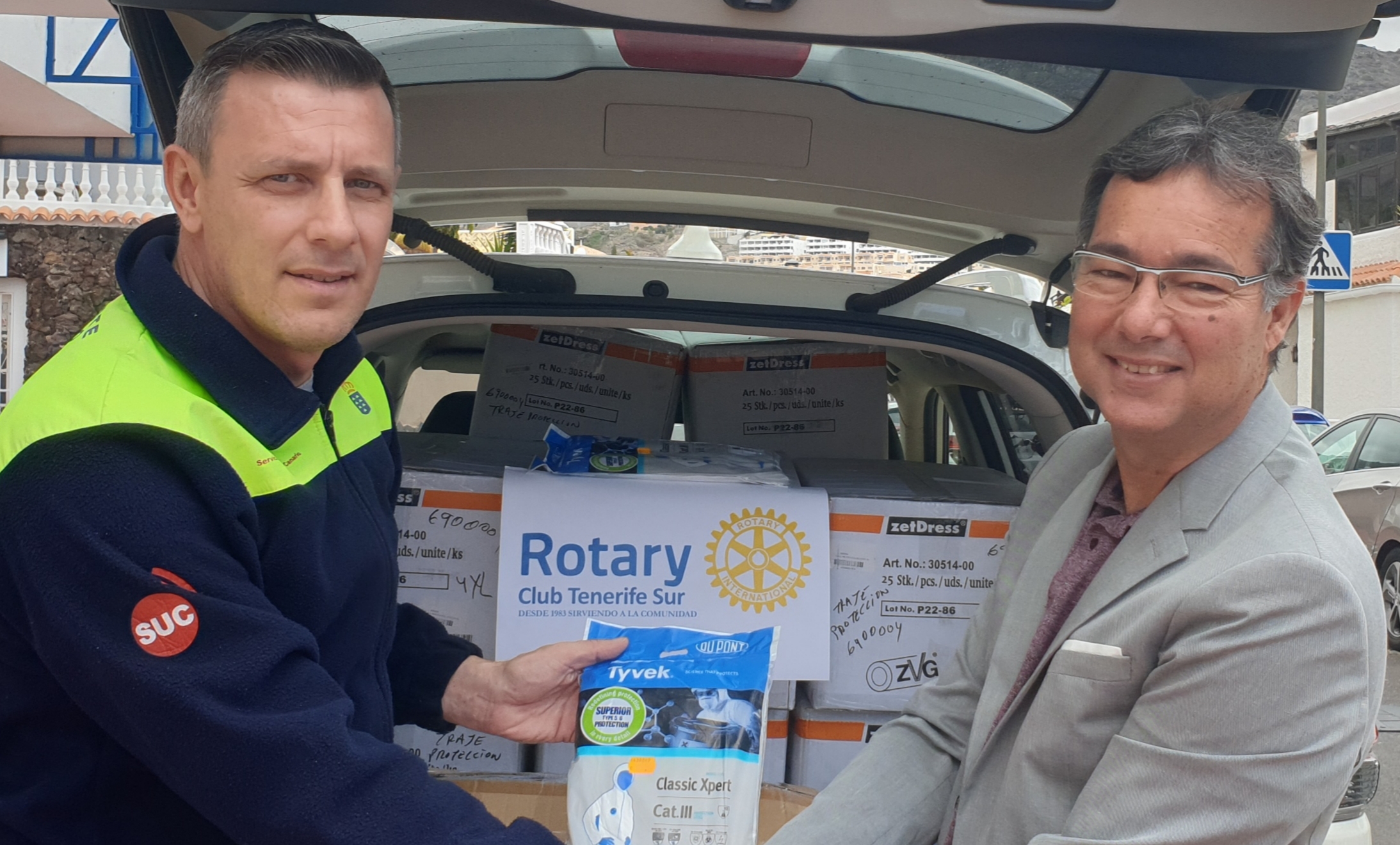 Los Rotarios del Sur de  Tenerife aportan material de protección personal para las ambulancias de urgencias.