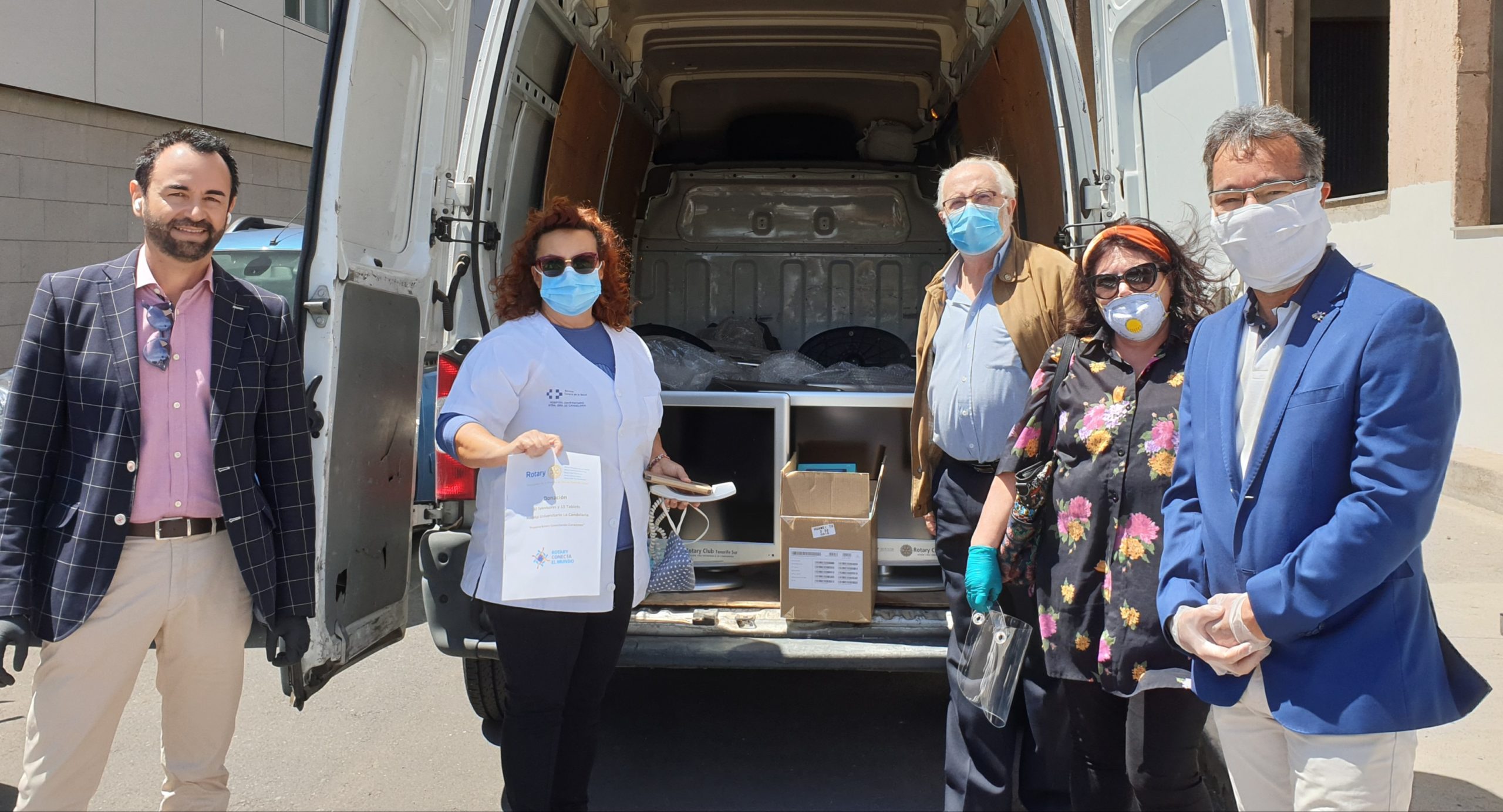 Los Rotarios de Tenerife entregan 32 televisores y 15 tablets para las UCI del Hospital de La Candelaria