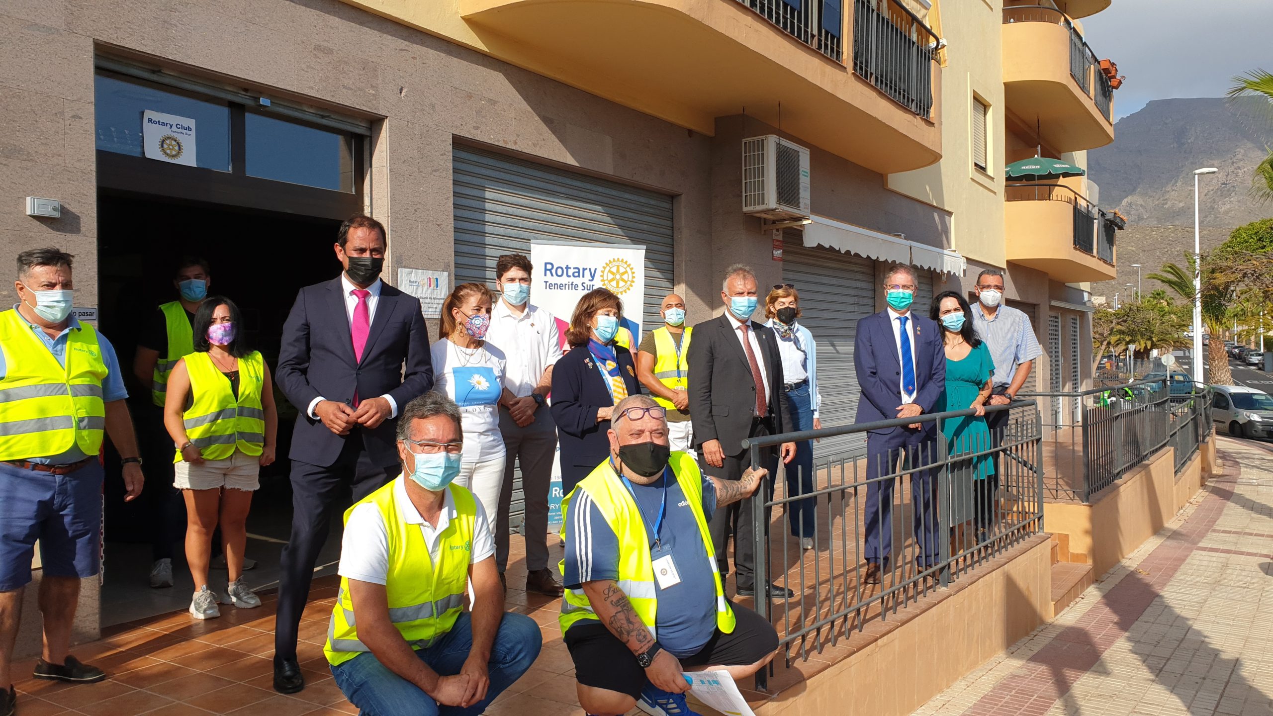 Visita del Presidente del Gobierno de Canarias a la despensa solidaria del Rotary Club Tenerife Sur