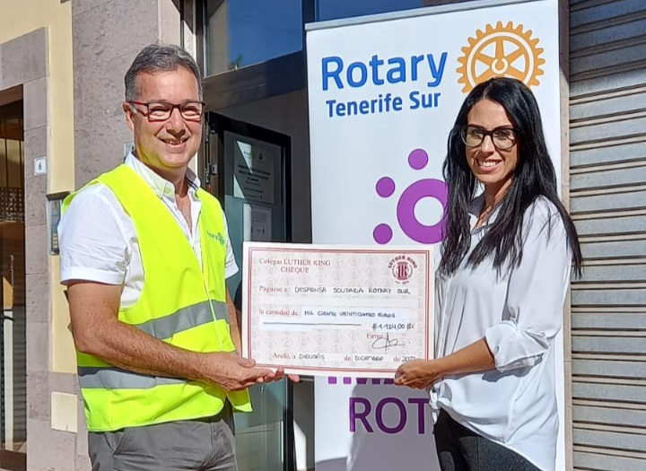 Los trabajadores del colegio Luther King donan 1.124€ a la Despensa Solidaria de Rotary Club Tenerife Sur