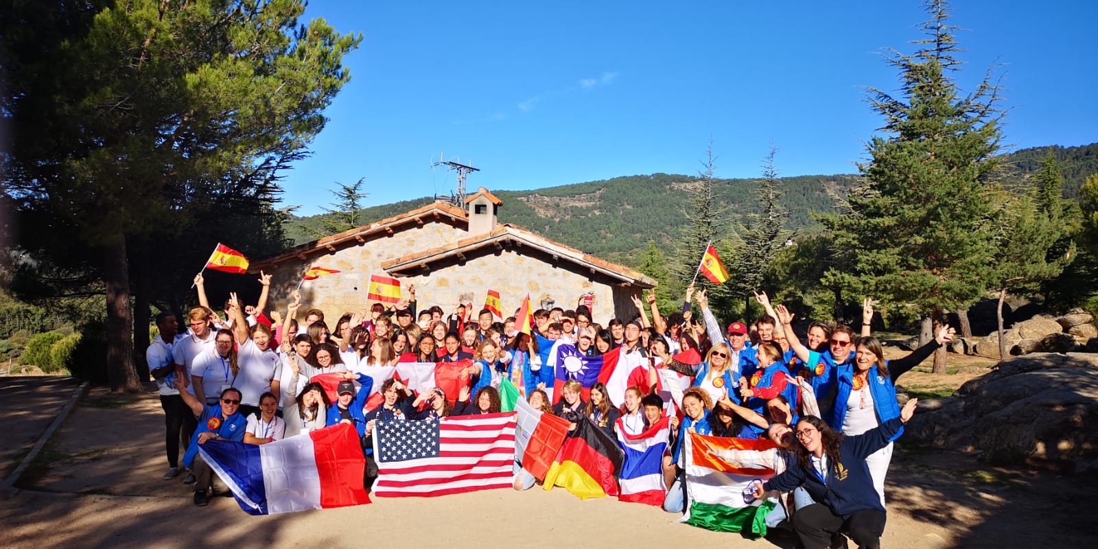 Los Delegados del Programa de Intercambio de Jóvenes de Rotary se reunieron con sus chicos de acogida en Navacerrada