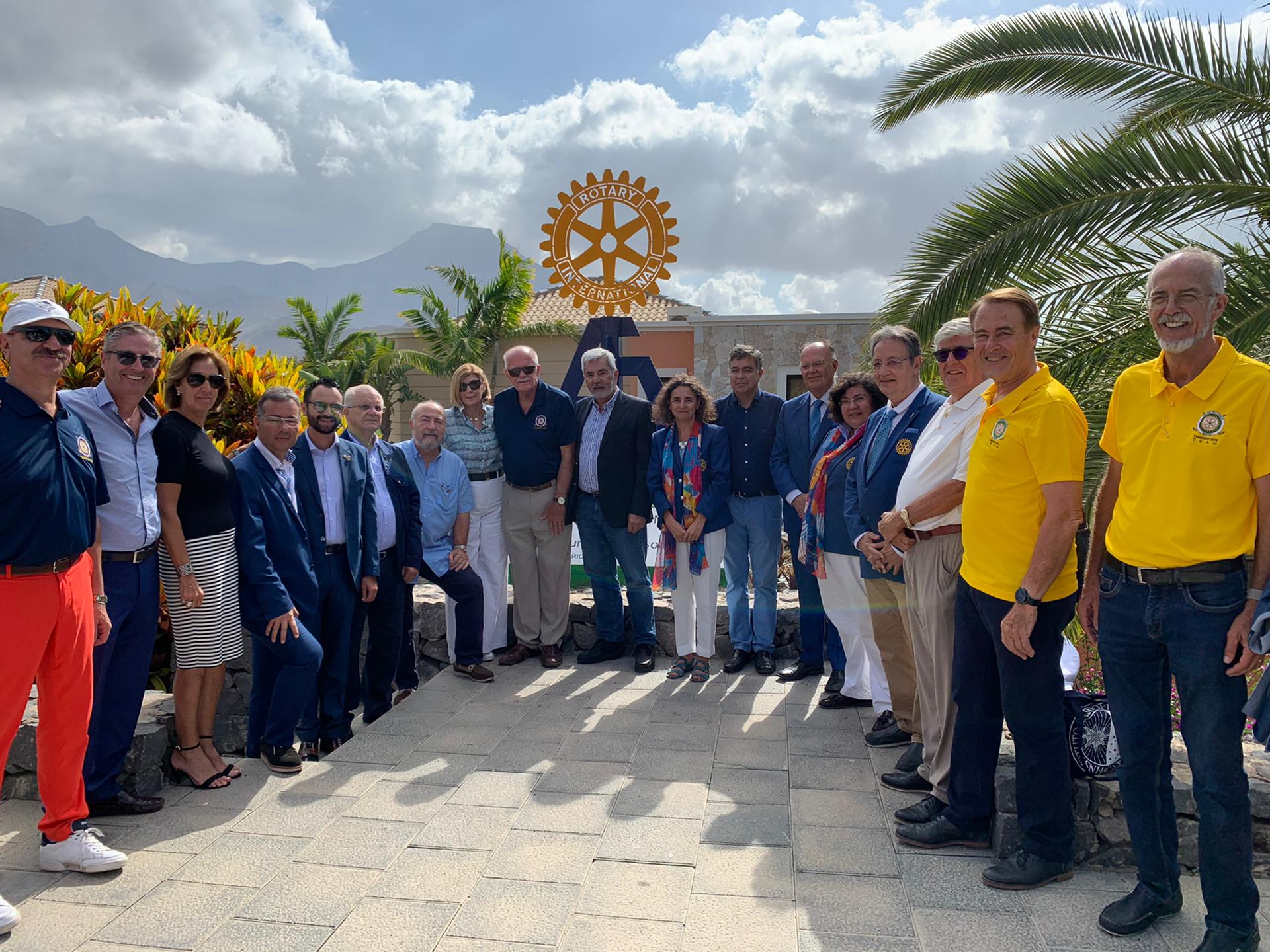 Los rotarios de Tenerife inauguran una escultura en conmemoración del 45° Campeonato Europeo de Golf Rotary