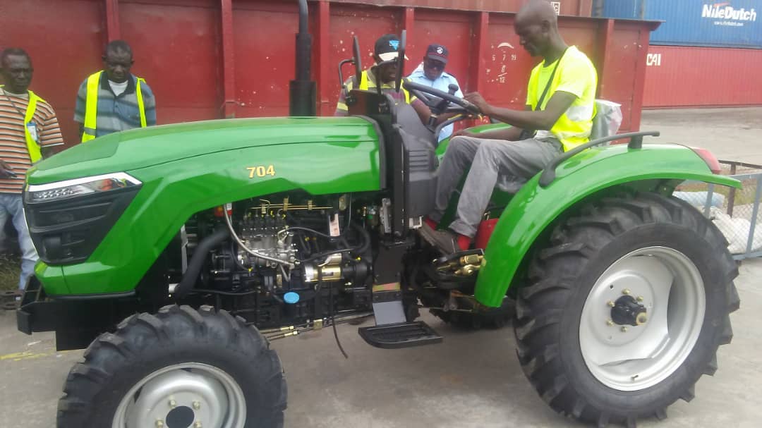 Los clubes rotarios de Tenerife Sur y Toledo colaboran en el envío de un tractor agrícola a la República del Congo