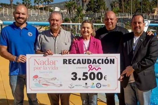 Entrega de 3.500€ a la Fundación Carrera por la Vida para la lucha contra el cáncer de mama