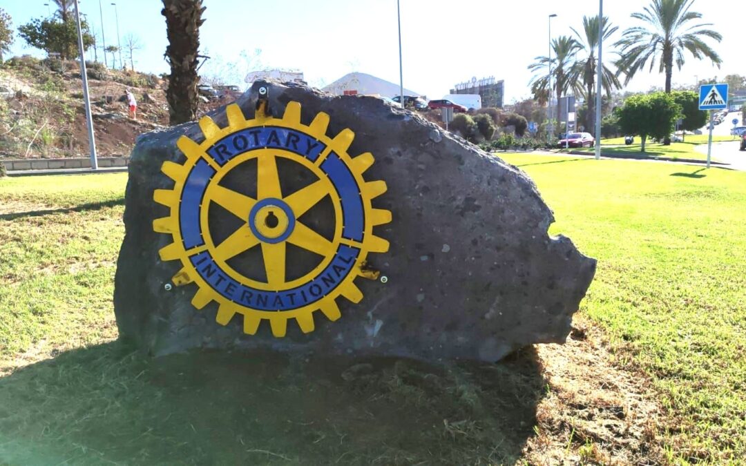 Renovamos nuestra Rueda Rotaria en la entrada de Costa Adeje