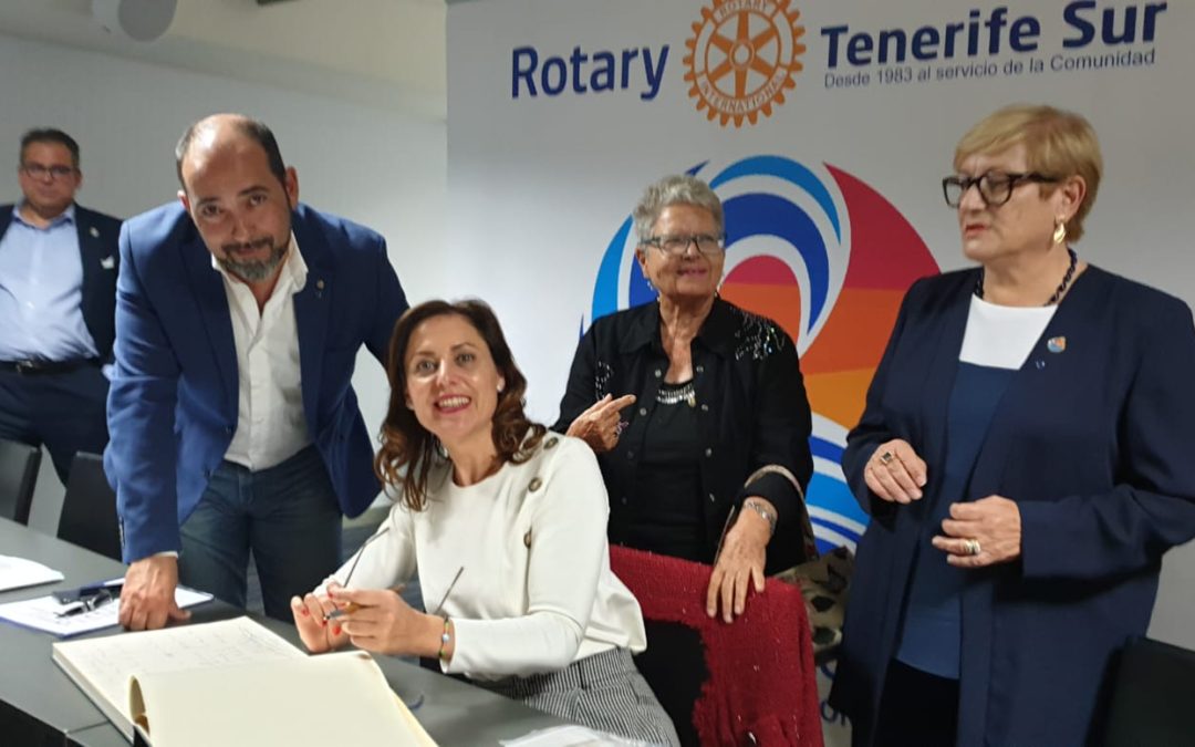 Cristina Tavío Ascanio, Vicepresidenta del Parlamento de Canarias ofrece en el Rotary Club Tenerife Sur una ponencia sobre la importancia de la Unión Europea para el Archipiélago Canario