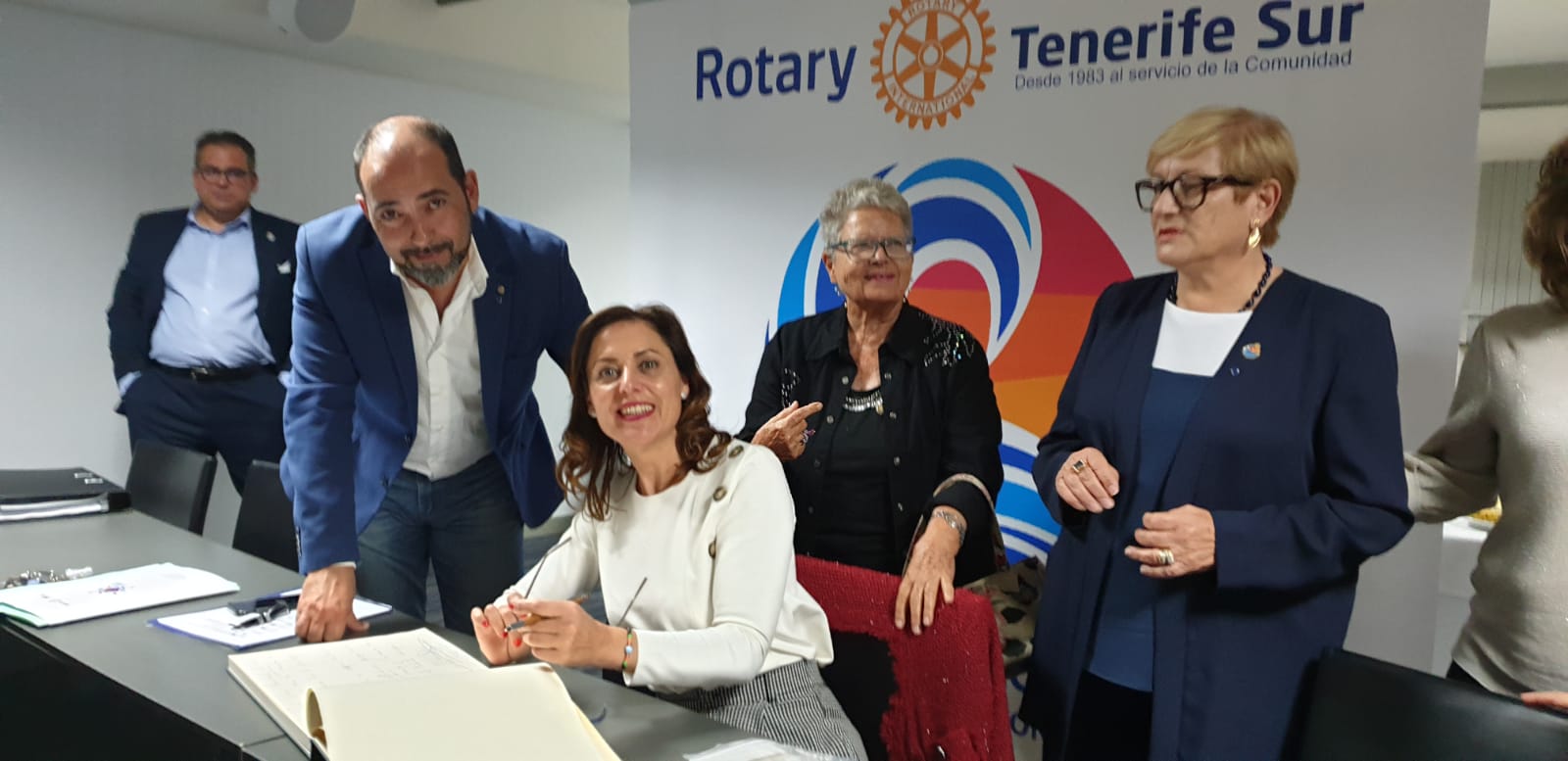 Cristina Tavío Ascanio, Vicepresidenta del Parlamento de Canarias ofrece en el Rotary Club Tenerife Sur una ponencia sobre la importancia de la Unión Europea para el Archipiélago Canario