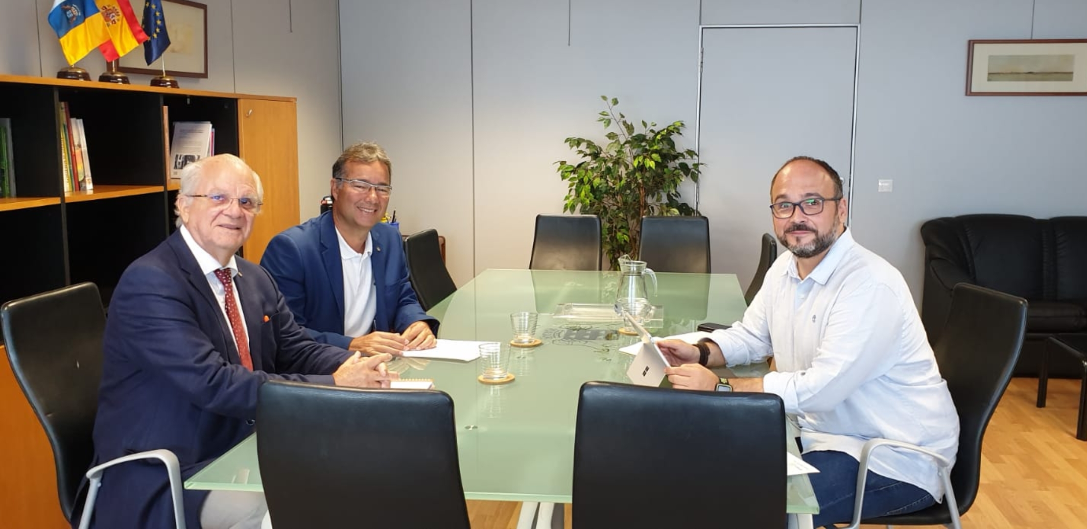 Una comisión de los rotarios de Tenerife se reúne con el consejero de Medioambiente José Antonio Valbuena